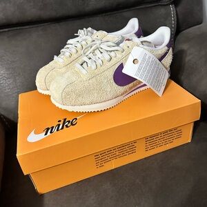 NWT Nike size 9.5 Cortez vintage suede